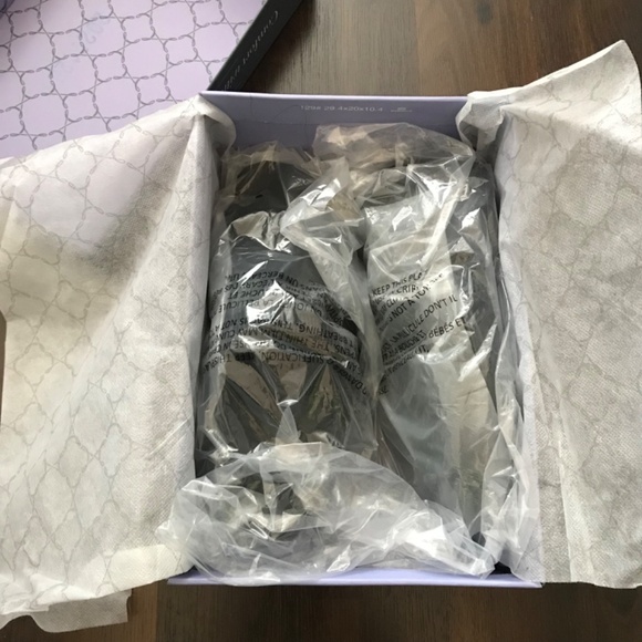 NEW Aravon Sandals Duxbury T-Strap Women's Size 9 Black - Picture 2 of 8